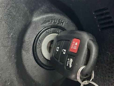 Used 2017 Toyota Corolla SE FWD image 19