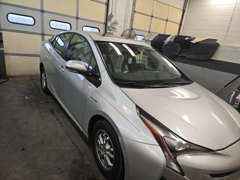 Used 2017 Toyota Prius Four w/ Advanced Technology Package image 3