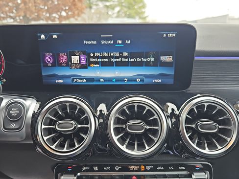 New 2026 Mercedes-Benz GLB 250 image 24