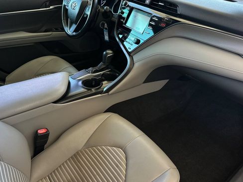 Used 2019 Toyota Camry SE w/ Carpet Mat Package FWD image 14