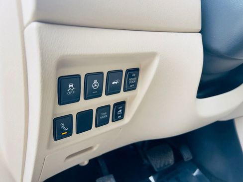 Used 2017 Nissan Pathfinder Platinum w/ Family Entertainment Package image 37