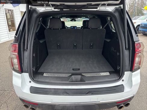Used 2023 Chevrolet Suburban Premier image 10