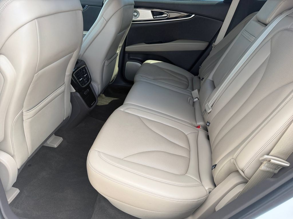 Used 2022 Lincoln Nautilus Reserve w/ Equipment Group 202A AWD/4WD image 14