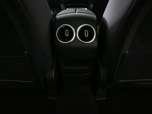 New 2026 Mercedes-Benz GLB 250 image 18