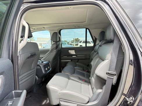 Used 2025 Ford Expedition Active AWD/4WD image 6