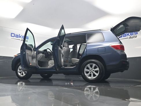 Used 2013 Toyota Highlander SE AWD/4WD image 61