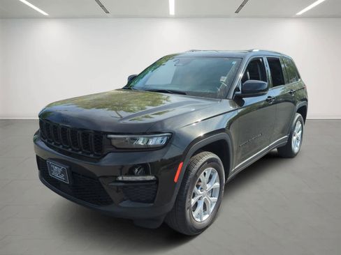Used 2023 Jeep Grand Cherokee Limited w/ Black Appearance Package AWD/4WD image 2