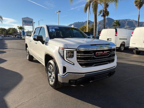 Used 2024 GMC Sierra 1500 SLT image 2