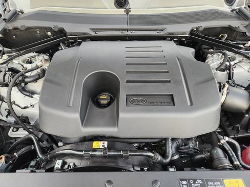 New 2026 Land Rover Defender 110 X-Dynamic SE image 33