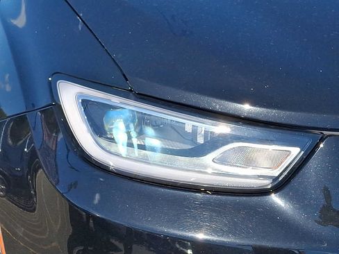 Used 2024 Chrysler Pacifica Touring-L FWD image 10