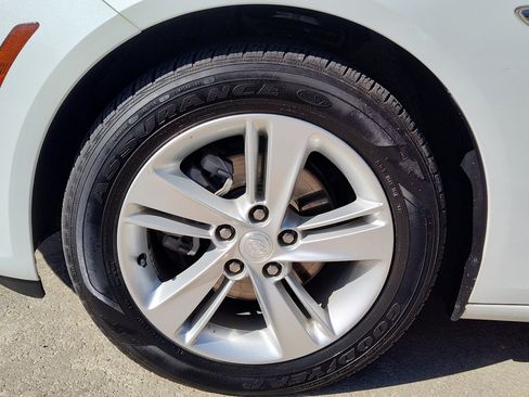 Used 2019 Buick Regal Preferred image 9