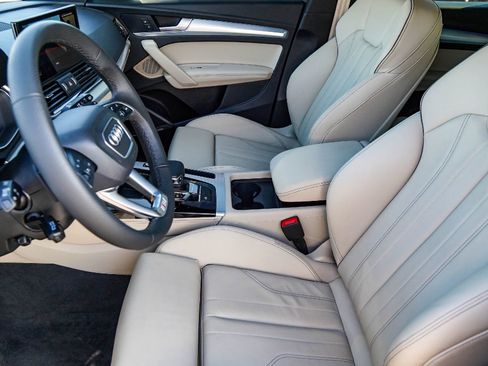 Certified 2025 Audi Q5 2.0T Premium Plus image 9