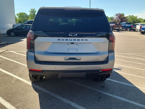 Used 2025 Chevrolet Suburban Z71 AWD/4WD image 4