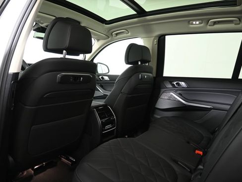 Used 2027 BMW X7 xDrive40i AWD/4WD image 32
