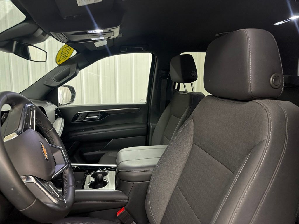 Used 2025 Chevrolet Suburban LS RWD image 11