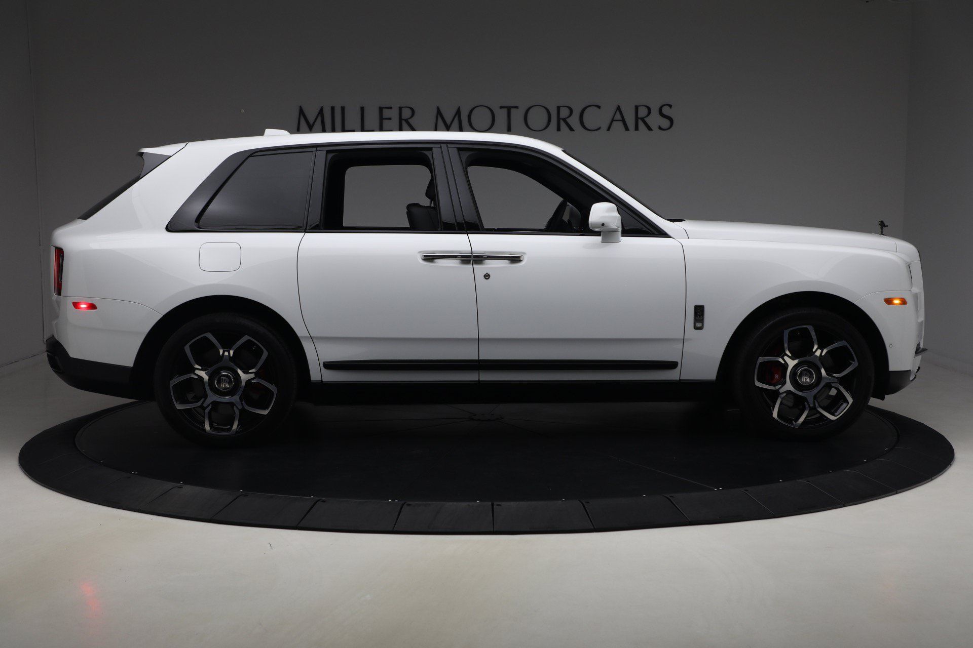 Certified 2020 Rolls-Royce Cullinan Black Badge AWD/4WD image 10