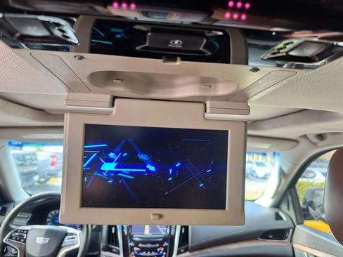 Used 2017 Cadillac Escalade ESV Premium Luxury AWD/4WD image 46