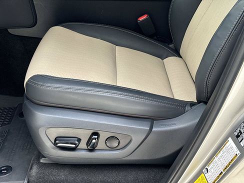Used 2025 Lexus GX 550 w/ Accessory Package (CT) AWD/4WD image 21