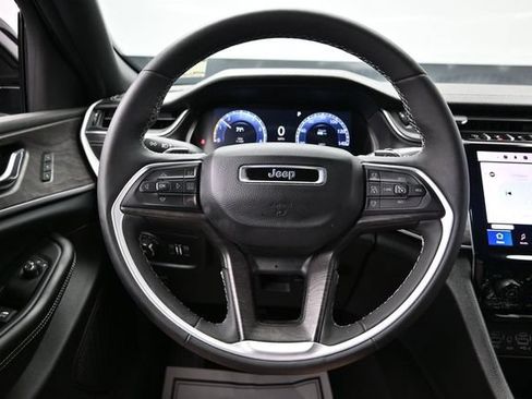 Used 2025 Jeep Grand Cherokee Limited w/ Black Appearance Package AWD/4WD image 27