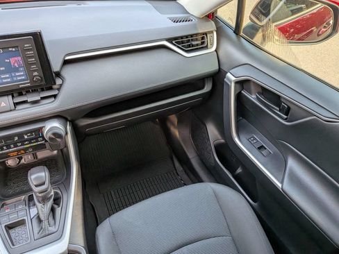Used 2020 Toyota RAV4 LE FWD image 18