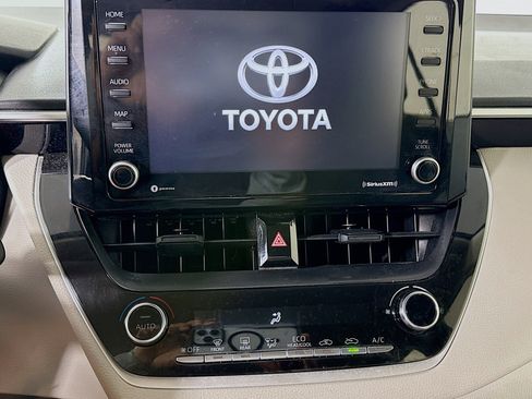 Used 2022 Toyota Corolla LE image 18