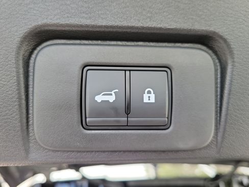 Certified 2026 Nissan Rogue SV FWD image 9