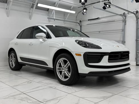 Certified 2025 Porsche Macan image 10