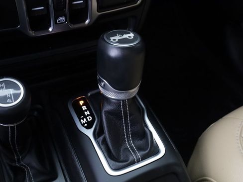 Used 2019 Jeep Wrangler Unlimited Sahara image 11