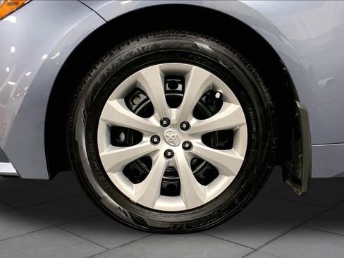 Used 2025 Toyota Corolla LE FWD image 11
