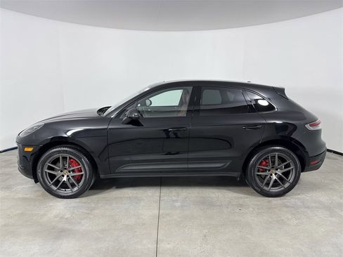 Certified 2022 Porsche Macan S image 2