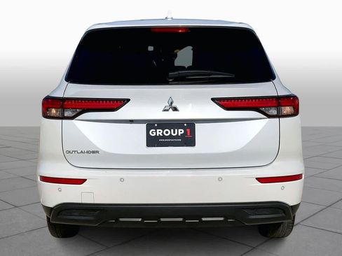 Used 2024 Mitsubishi Outlander SE image 5