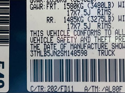 Certified 2025 Toyota Tacoma TRD Off-Road AWD/4WD image 28
