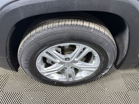 Used 2023 GMC Terrain SLE w/ Driver Convenience Package image 10