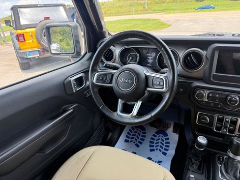 Used 2020 Jeep Gladiator Sport w/ Quick Order Package 24S AWD/4WD image 17