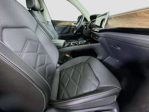 Used 2025 Volkswagen Atlas SE FWD image 31