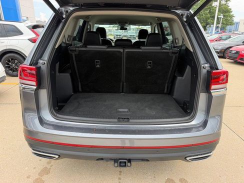 Used 2025 Volkswagen Atlas SE AWD/4WD image 4