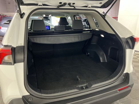 Used 2025 Toyota RAV4 XLE AWD/4WD image 27