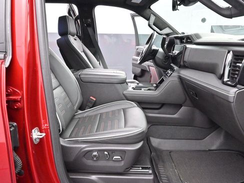 Used 2025 GMC Sierra 2500 AT4X image 32