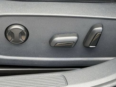 Used 2026 Volkswagen Jetta SE FWD image 24