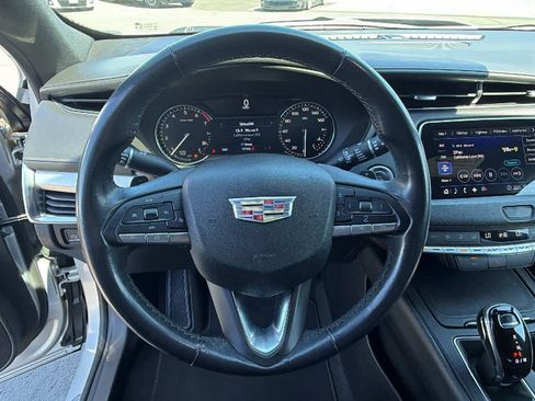 Used 2020 Cadillac XT4 Premium Luxury FWD image 18