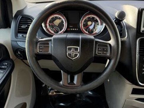 Used 2017 Dodge Grand Caravan SE image 14