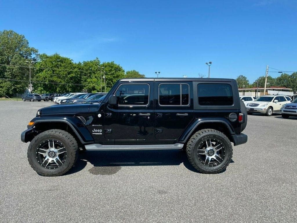 Used 2019 Jeep Wrangler Unlimited Sahara AWD/4WD image 2
