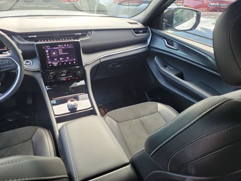 Certified 2025 Jeep Grand Cherokee Altitude RWD image 13
