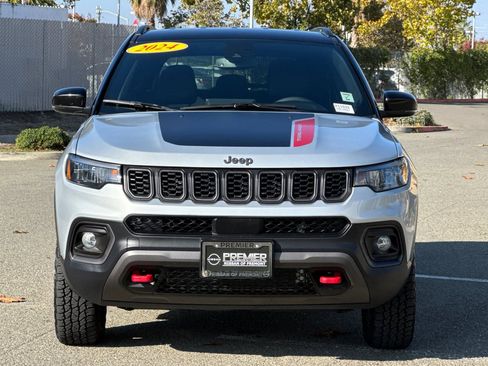 Used 2024 Jeep Compass Trailhawk image 9