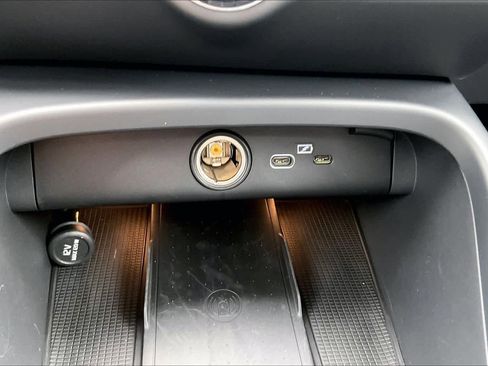 Used 2025 Volvo XC40 B5 Core w/ Protection Package Premier image 36