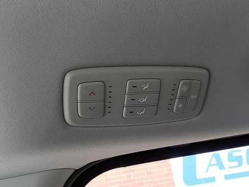 Used 2022 Kia Carnival LX image 11