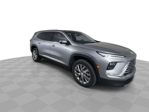 Used 2025 Buick Enclave Preferred image 2