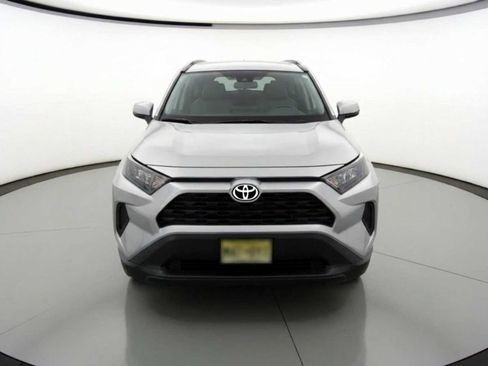 Used 2021 Toyota RAV4 LE image 2