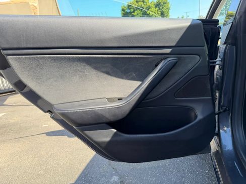 Used 2018 Tesla Model 3 Long Range RWD image 31