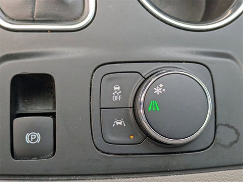 Used 2021 Chevrolet Traverse LT image 23